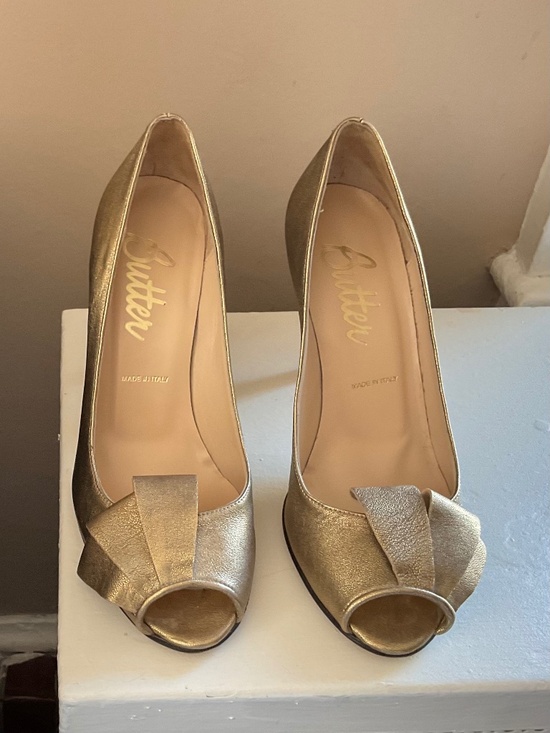 Butter Shoes - Butter gold Italian leather heels sz 7